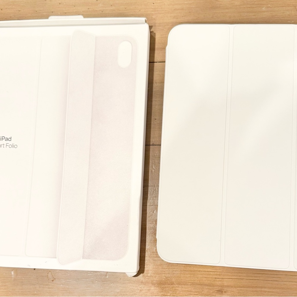 NWT - Apple iPad Smart Folio Cover - Cream